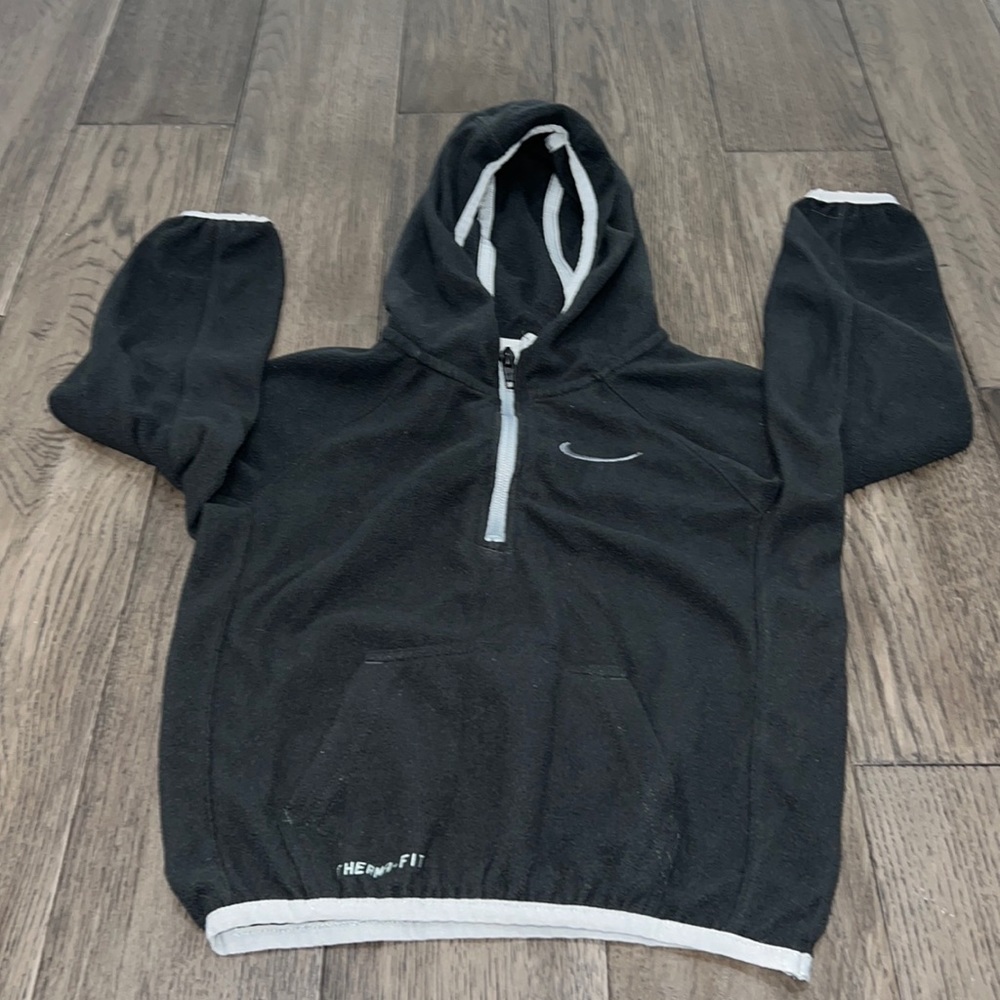 Girls therma fit Nike fleece hooded sweater